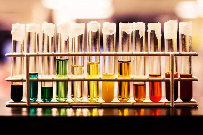 Почему моча темная: причины у женщин, мужчин и ребенка, о чем говорит моча темно желтого цвета Почему моча темная: причины у женщин, мужчин и ребенка, о чем говорит моча темно желтого цвета