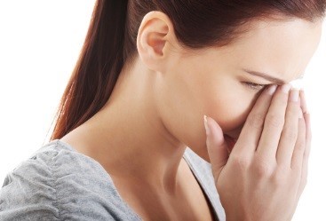 Из-за чего возникает отрыжка и ощущается ком в горле? Из-за чего возникает отрыжка и ощущается ком в горле?