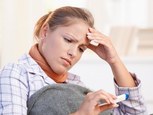 Спрей от ангины с антибиотиком: особенности назначения Спрей от ангины с антибиотиком: особенности назначения