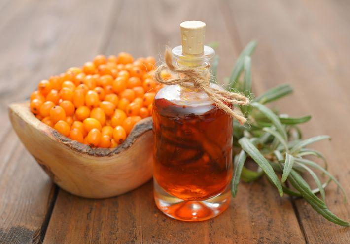 Масло облепихи обволакивает слизистую оболочку желудка, защищая ее от повреждений