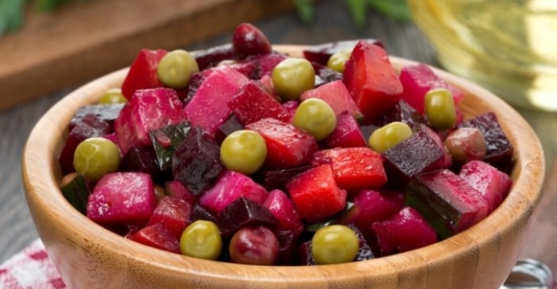 Салат из горошка и свеклы Салат из свёклы и горошка