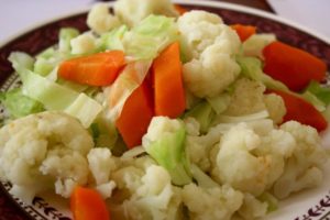 отварные овощи и печеные фрукты