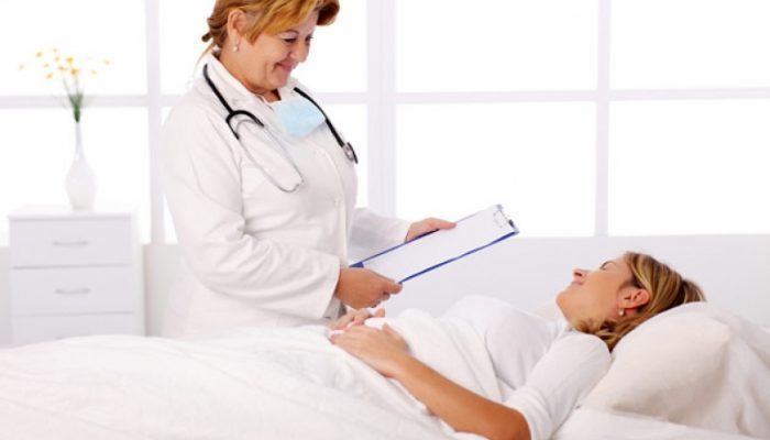 При подозрении на кровотечение необходимо вызвать врача При подозрении на кровотечение необходимо вызвать врача